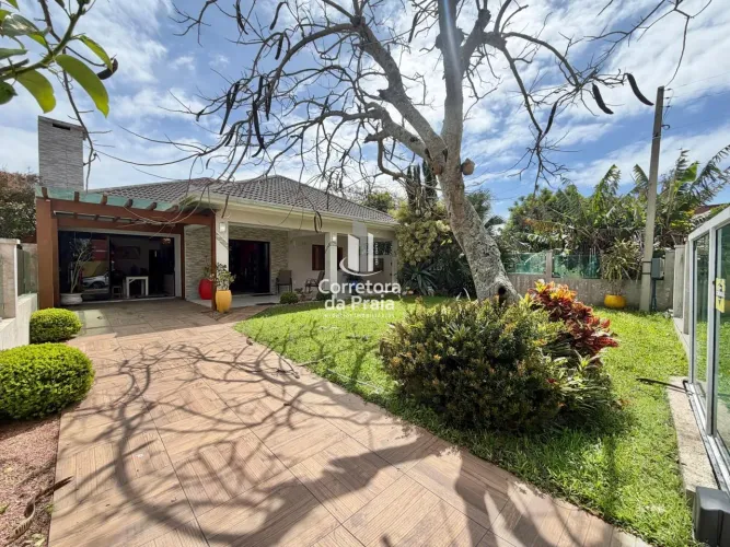 Casa para Venda em Tramandaí, Centro, 5 dormitórios, 3 suítes, 5 banheiros, 2 vagas