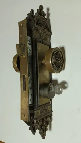 Fechadura colonial antiga