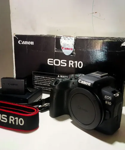 CAMERA CANON R10