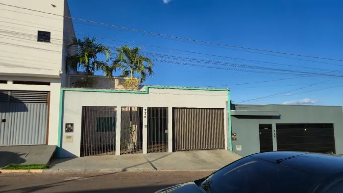 Casa Mobiliada Ampla e Segura no Bairro Maria Tereza - Próxima à Escola Tiradentes