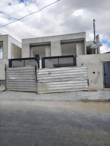 EXELENTE CASA GEMINADA DE LUXO EM CONTAGEM