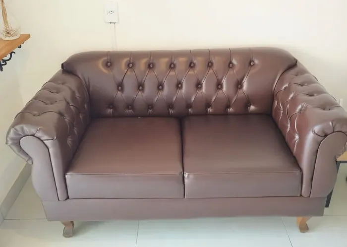 Luxuoso sofá de couro sintetico