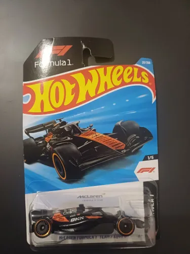 MCLAREN FORMULA 1 TEAM - HOT WHEELS 1:64