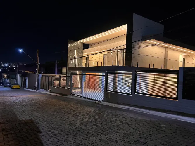 Casa de condomínio para venda tem 800 metros quadrados com 6 quartos