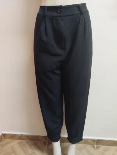 Calça preta cropped alfaiataria M 42