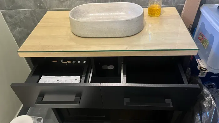 Gabinete de banheiro novo