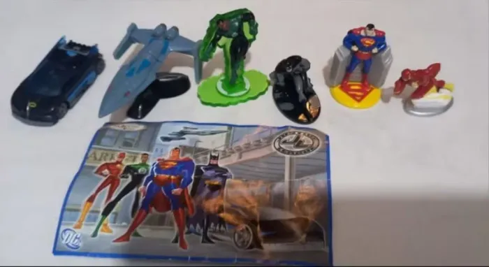 Kinder ovo coleção completa Liga da Justiça