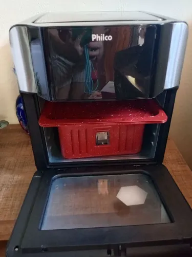 Uma Air fryer seminova três em um