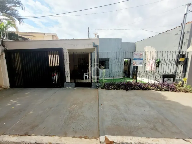 CASA COM EDICULA PROXIMO AV AFONSO PENA