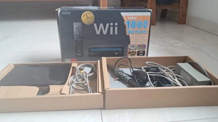 Nintendo Wii completo na caixa com serial batendo desbloqueado