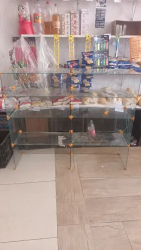 Estante de vidro