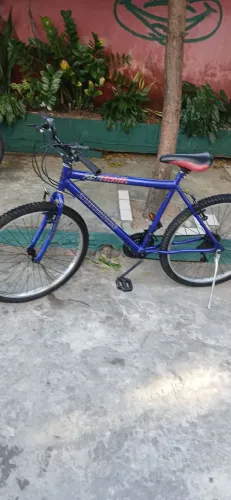 Bicicleta aro 26 cor azul, com marcha
