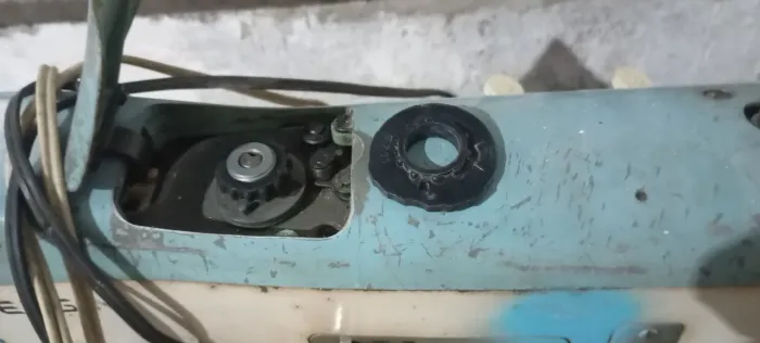 MÁQUINA DE COSTURA FUNCIONANDO PERFEITAMENTE
