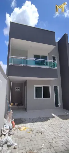 Casa Duplex com 3 Suítes no Coração do Eusébio.