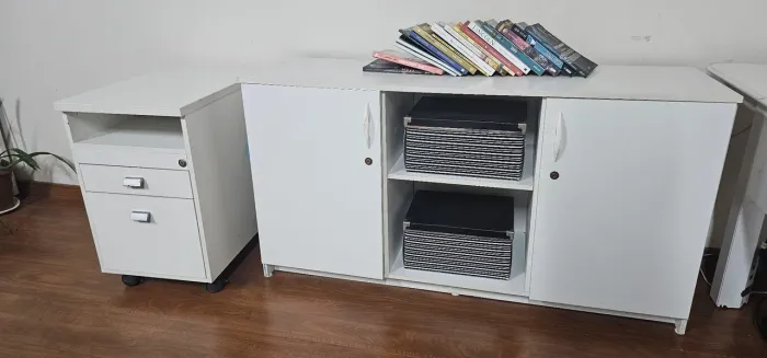 Escritório Completo | 8 Mesas, 5 Cadeiras, Armários e Gaveteiros