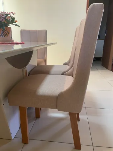 Conjunto de Mesa de Jantar 6 Lugares com Tampo de Vidro e Cadeiras Estofadas