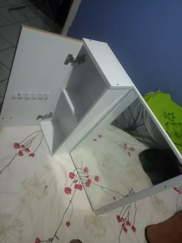 Armário com espelho para banheiro