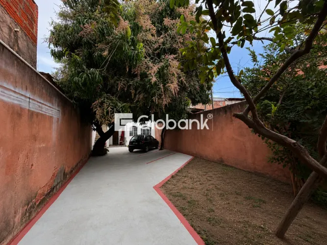 Casa 5 quartos à venda Santos Reis 173m² Montes Claros MG