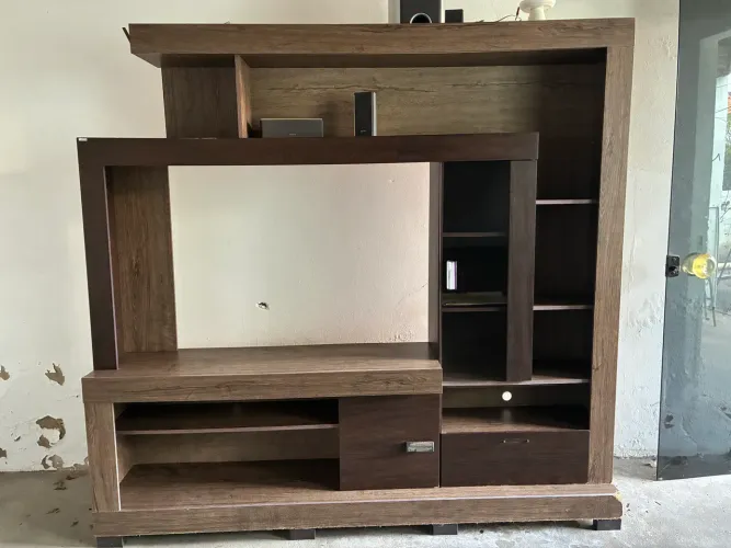 Rack com painel semi novo