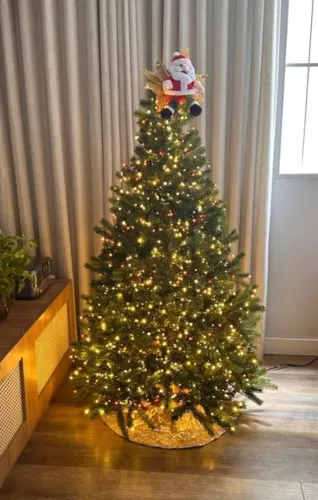 Árvore de Natal iluminada por Led