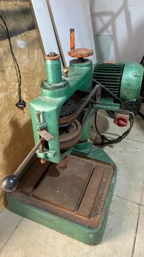 Furadeira / Rosqueadeira De Bancada Industrial Antiga Ferro Fundido