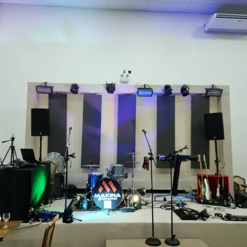 Som profissional MESA + CAIXAS + ILUMINAÇÃO + PEDESTAIS + MICROFONES + CABOS