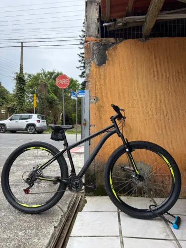 ? BICICLETA CALOI ARO 29 - PRETA/AMARELA