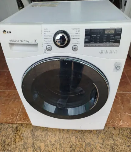 Lava e seca LG 10.2kg porta fumê