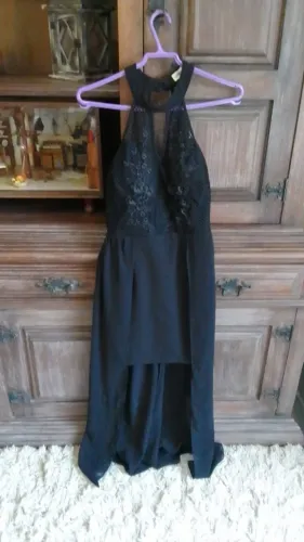 Vestido mullet preto em crepe de seda , saia em seda e bordado no busto. lindo
