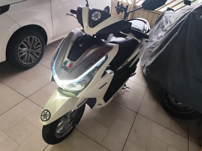 Yamaha Fluo Connected Hibrida ABS