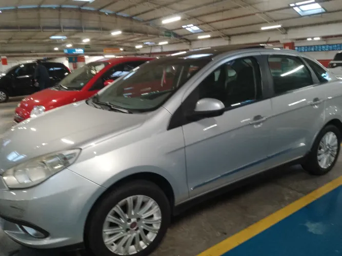 Fiat Grand Siena Essence 1.6 Flex 16V 2013