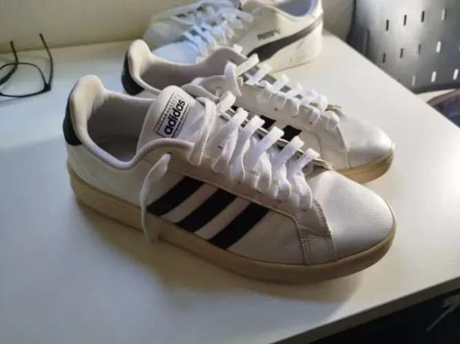 Tênis Adidas e Puma de couro branco tamanho 42
