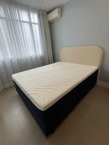 Cama Queen com Colchão Lunna Original + cabeceira acolchoada