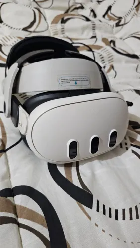 Meta Quest 3 128GB + Head Strap BoboVR com Bateria + Completo + Carregador Duracell
