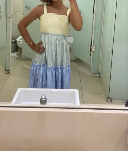 Vestido mídi colorido princesinha
