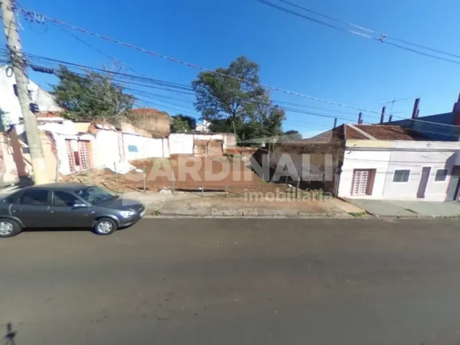 Terreno limpo pronto para construir muito bem localizado na área Central de São Carlos.