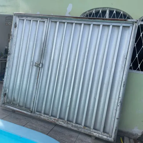 Vende-se portão alumínio 2 x 2,40m