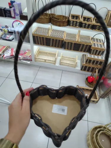 Cesta Sintética Coração Tam P para café da manhã decoração, presente.