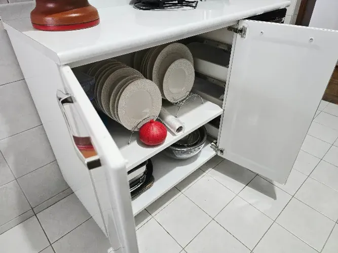 Vendo Armário pequeno (Larg=160, Aalt=86, Prof=47 cm)