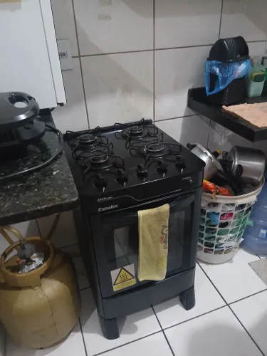 Fogão com mesa de vidro