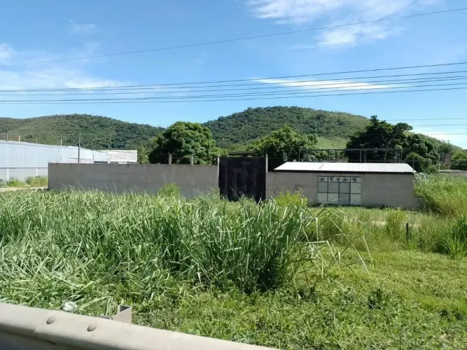 Área com 1.500mts Via Dutra Queimados