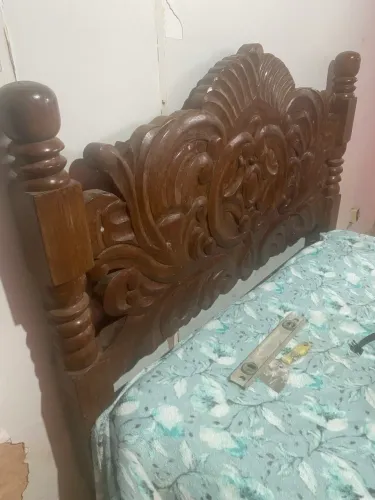 Moveis antigos em madeira nobre - estante, bar e cama