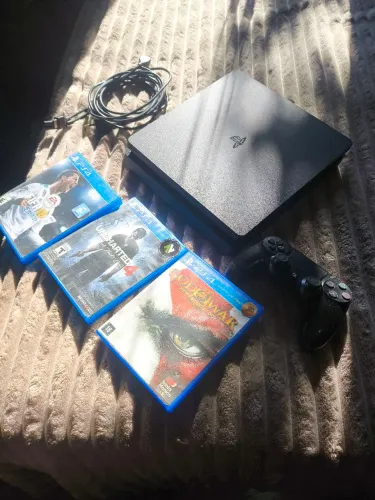 PS4 slim 