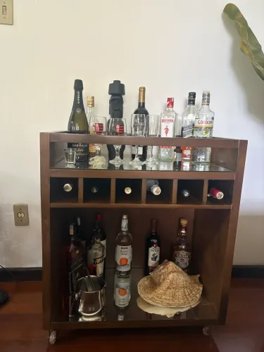 Bar / carrinho / aparador