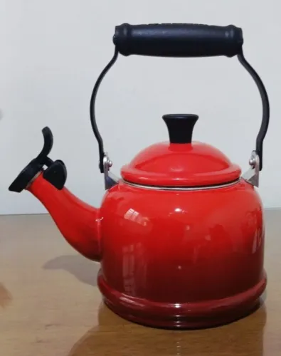 Frete Grátis!!! Chaleira Demi Vermelha Le Creuset