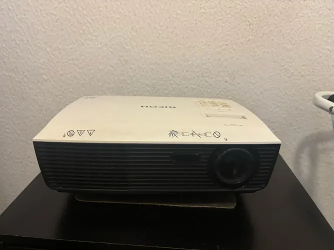 Projetor Ricoh PJ X2340, sem a lâmpada