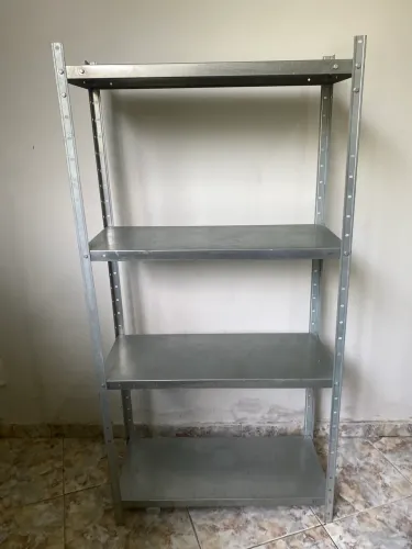 Estante de aço