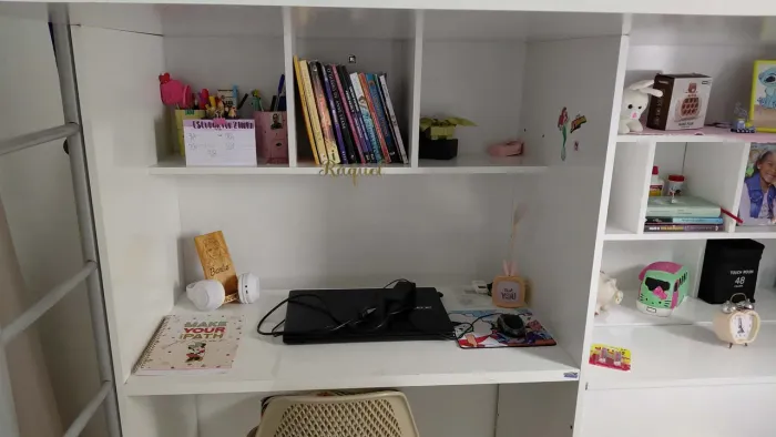 Beliche com cama auxiliar, escrivaninha e baú