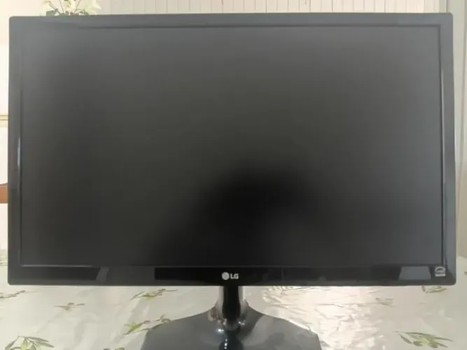 Monitor de computador 23 polegadas em perfeito estado sem arranhão.