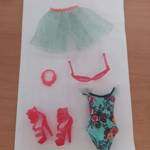 Kit Boneca Ever After High Ashlynn Ella Mirror Beach Praia Roupa Sapato e acessórios 
